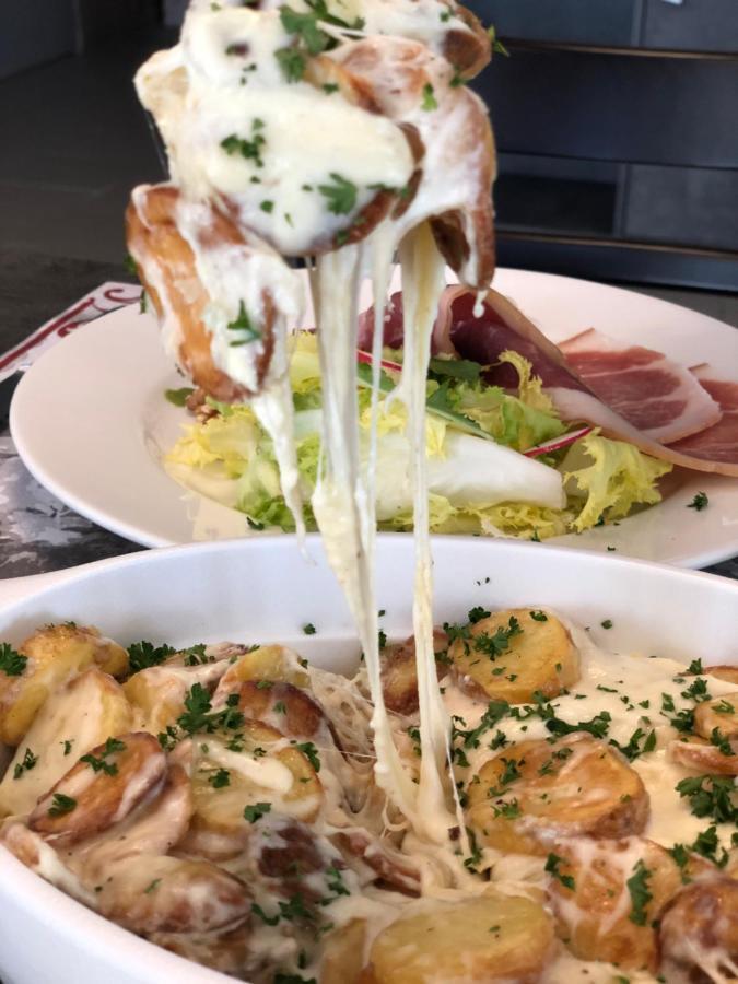 Auberge Du Cezallier Montgreleix 外观 照片