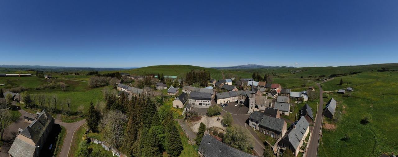 Auberge Du Cezallier Montgreleix 外观 照片