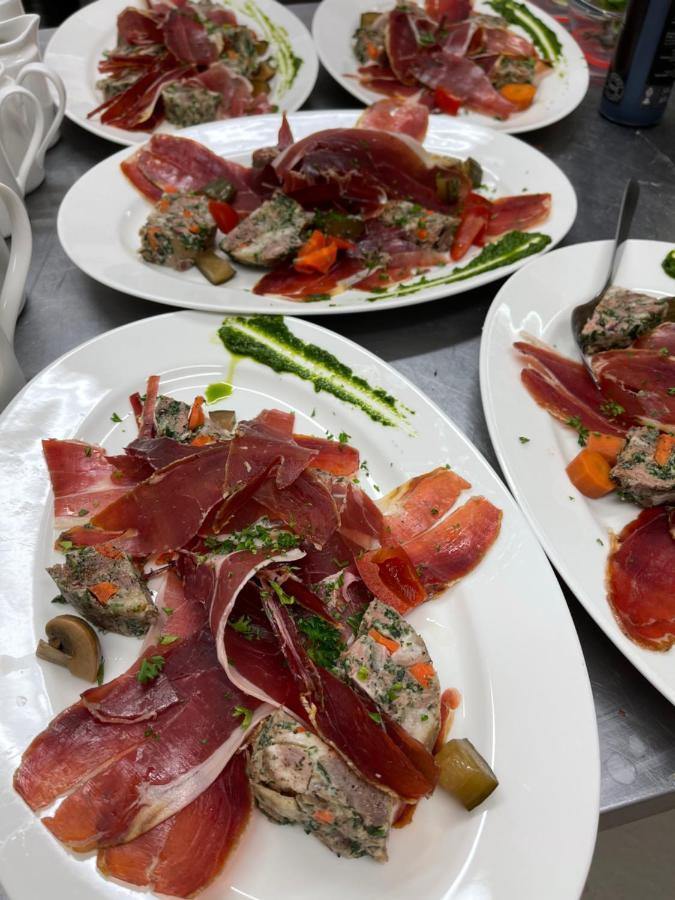 Auberge Du Cezallier Montgreleix 外观 照片
